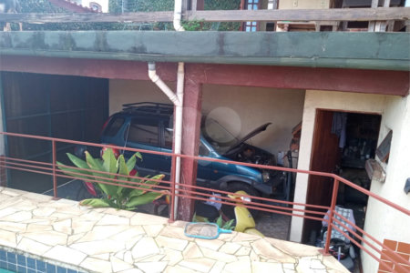 Sobrado à venda com 3 quartos, sendo 1 suíte,  em Vila Caputera, Mogi das Cruzes, SP