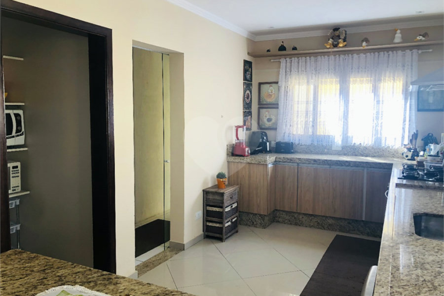 Sobrado à venda com 3 quartos, sendo 1 suíte, em Jardim Peri, São Paulo, SP