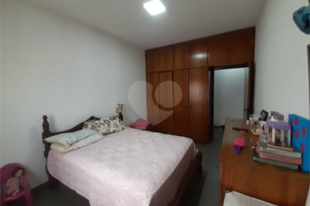 Vende-se: Sobrado no Cursino/Ipiranga, 2 Quartos, 2 Salas, 8 vagas de garagem!