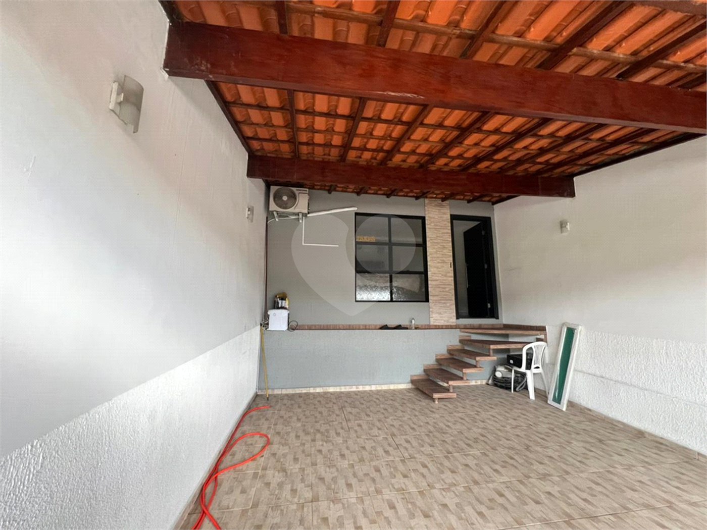 Sobrado à venda com 3 quartos, sendo 1 suíte, em Lopes de Oliveira, Sorocaba, SP