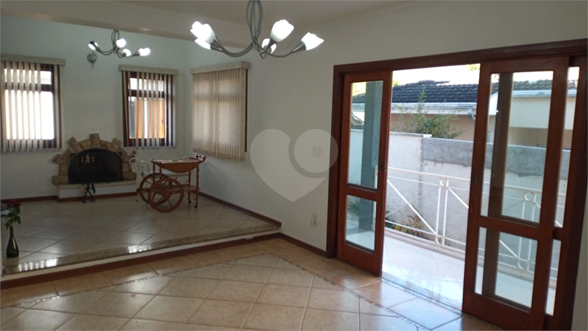 Casa à venda com 3 suítes no condomínio Villaggio Capriccio, Louveira - SP