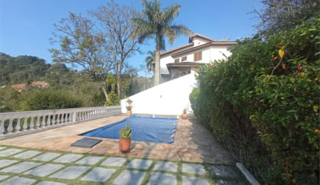 Casa à venda com 4 quartos, sendo 1 suíte, no condomínio Alpes da Cantareira, Mairiporã - SP