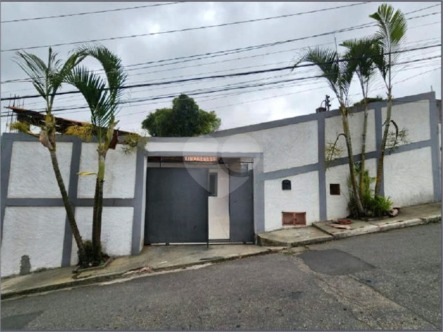 Casa Térrea à venda com 3 quartos, sendo 2 suítes,  em Horto, São Paulo, SP
