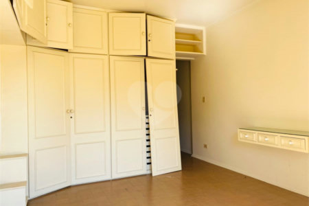 Sobrado à venda com 4 quartos, sendo 3 suítes, em Campo Grande, São Paulo, SP