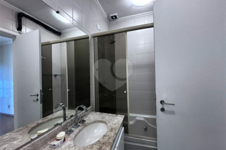 Sobrado à venda com 3 quartos, sendo 1 suíte, no condomínio Villagio da Granja, Cotia - SP