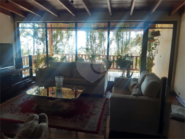 Casa à venda com 3 quartos, sendo 1 suíte,  no condomínio Jardim da Monntanha Ii, Mairiporã - SP