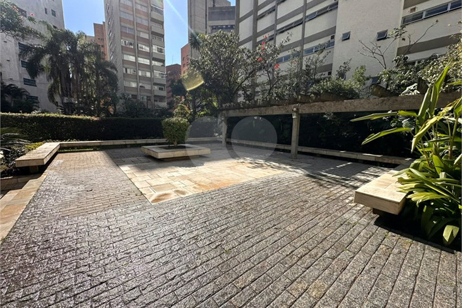 Apartamento para alugar com 3 quartos, sendo 2 suítes, em Moema, São Paulo, SP