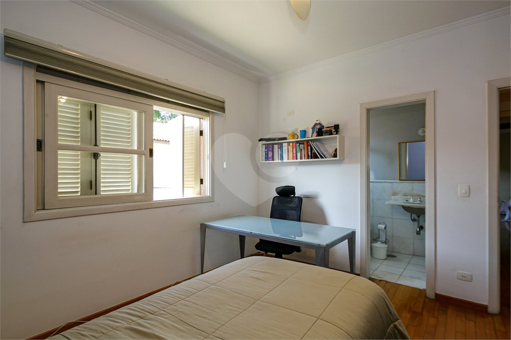 Casa à venda com 4 quartos, sendo 2 suítes, no condomínio Parque das Arvores, São Paulo - SP