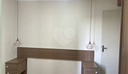 Apartamento à venda com 2 quartos, sendo 1 suíte,  em Parque Maria Domitila, São Paulo, SP