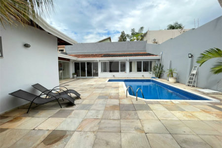 Casa à venda com 3 suítes em Jardim Itaperi, Atibaia, SP