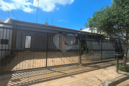 Casa à venda com 3 quartos, sendo 1 suíte, em Vila Santana, Araraquara, SP