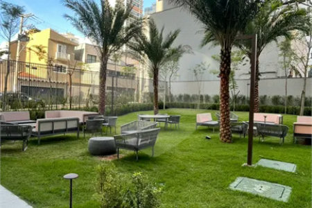 Apartamento mobiliado no Planalto Paulista com 1 dormitório e varanda.