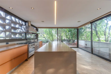 Casa à venda com 4 quartos, sendo 3 suítes, em Vila Nova Conceição, São Paulo, SP