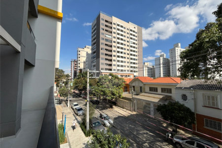 Apartamento aconchegante com terraço e sacada