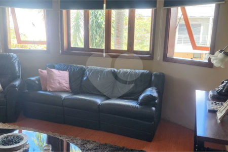 Casa à venda com 4 quartos, sendo 2 suítes, no condomínio Delle Stelle, Louveira - SP