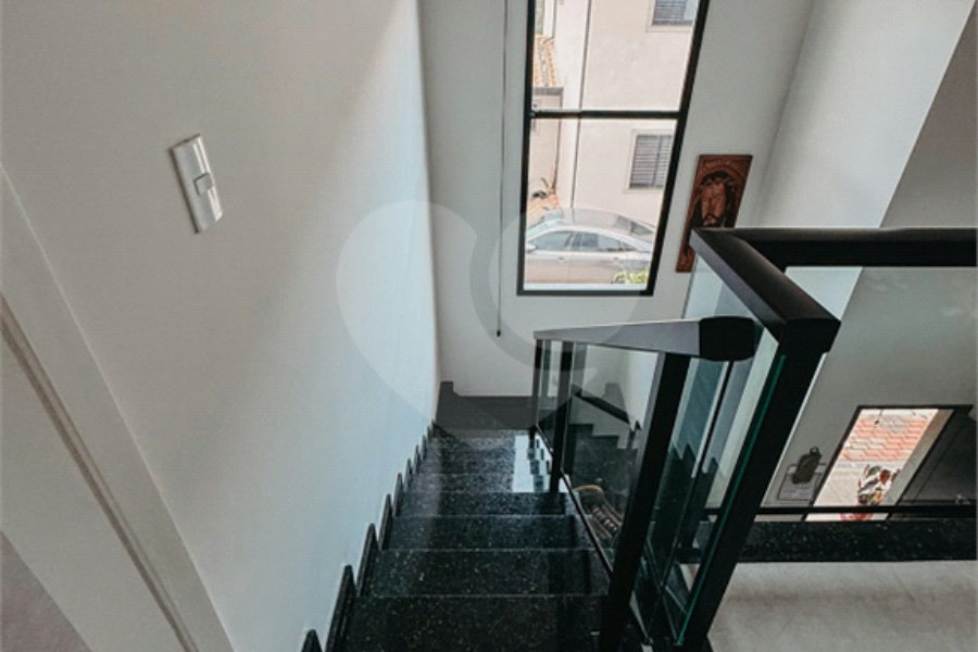 Casa à venda com 3 quartos, sendo 1 suíte, no condomínio Residencial Marchant Buarque, Atibaia - SP