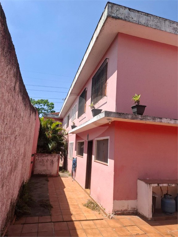 Sobrado à venda com 4 quartos, sendo 2 suítes,  em Campestre, Santo André, SP
