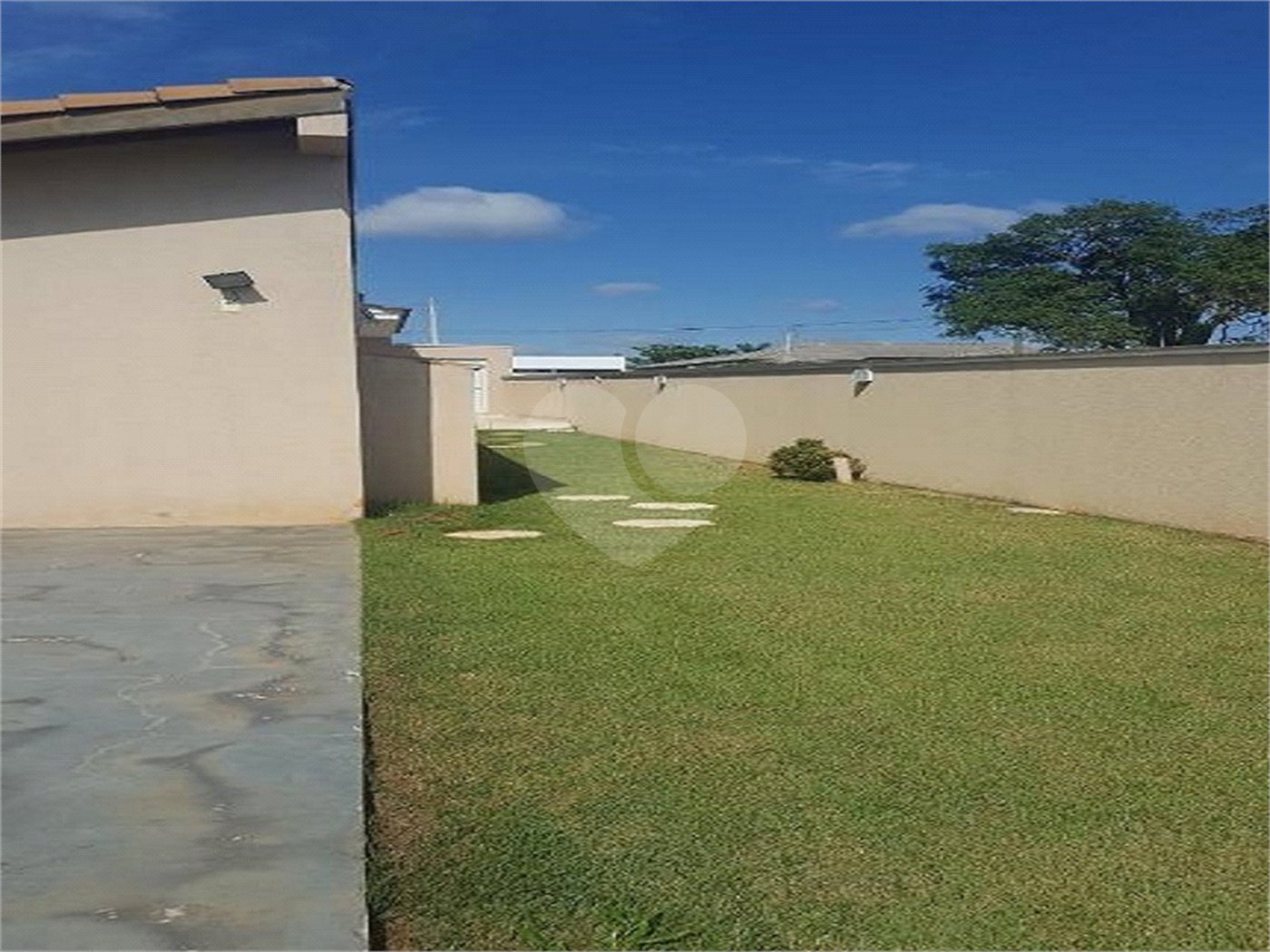 Casa à venda com 3 quartos, sendo 1 suíte, no condomínio Village Ipanema 1, Araçoiaba da Serra - SP