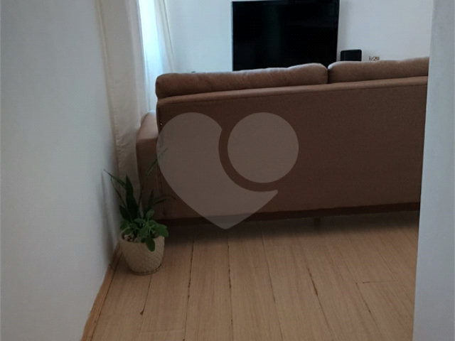 Apartamento à venda com 2 quartos em Parque Maria Domitila, São Paulo, SP
