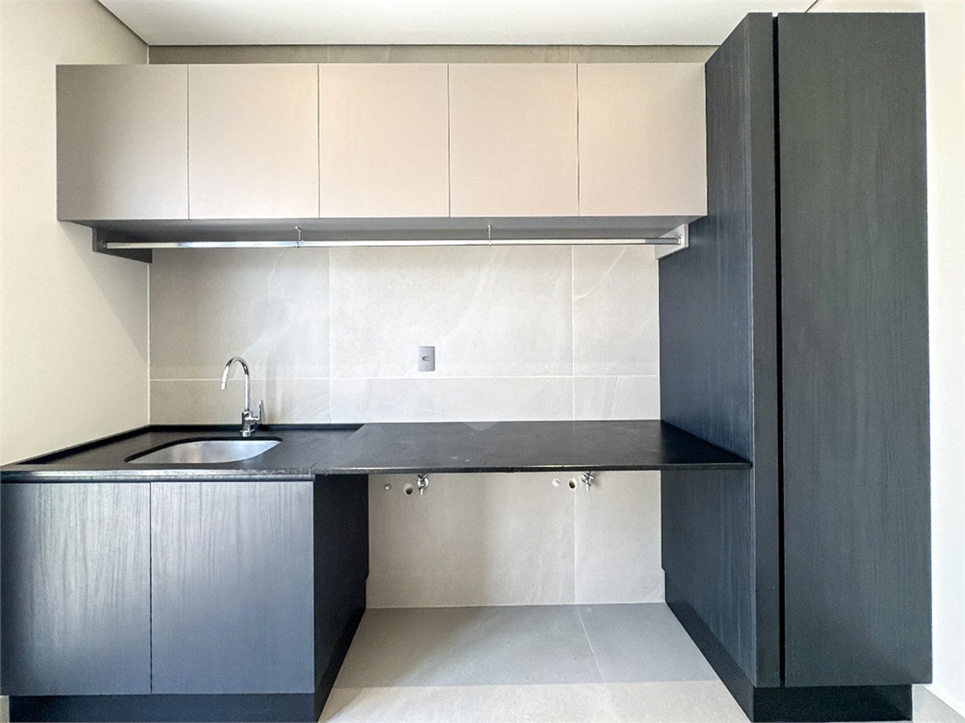 Casa à venda com 3 suítes no condomínio Villa dos Pinheiros, Indaiatuba - SP