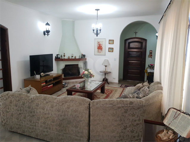 Casa à venda com 3 quartos, sendo 2 suítes,  em Jardim Campo Grande, São Paulo, SP