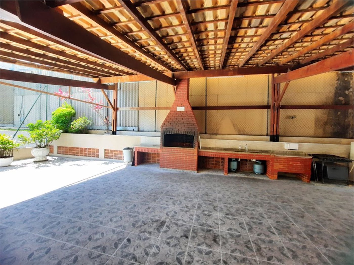 Apartamento com 2 dormitórios à venda, 65 m² por R$ 424.000,00 - Vila Júlia - Guarujá/SP
