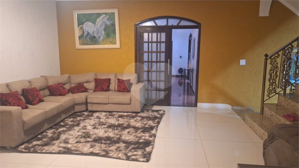 Sobrado à venda ou para alugar com 4 suítes em Sitio Paredão, Ferraz de Vasconcelos, SP