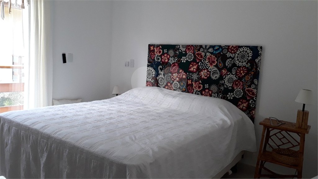 Casa à venda com 4 quartos, sendo 3 suítes, no condomínio Residencial Vila Esmeralda, São Sebastião - SP