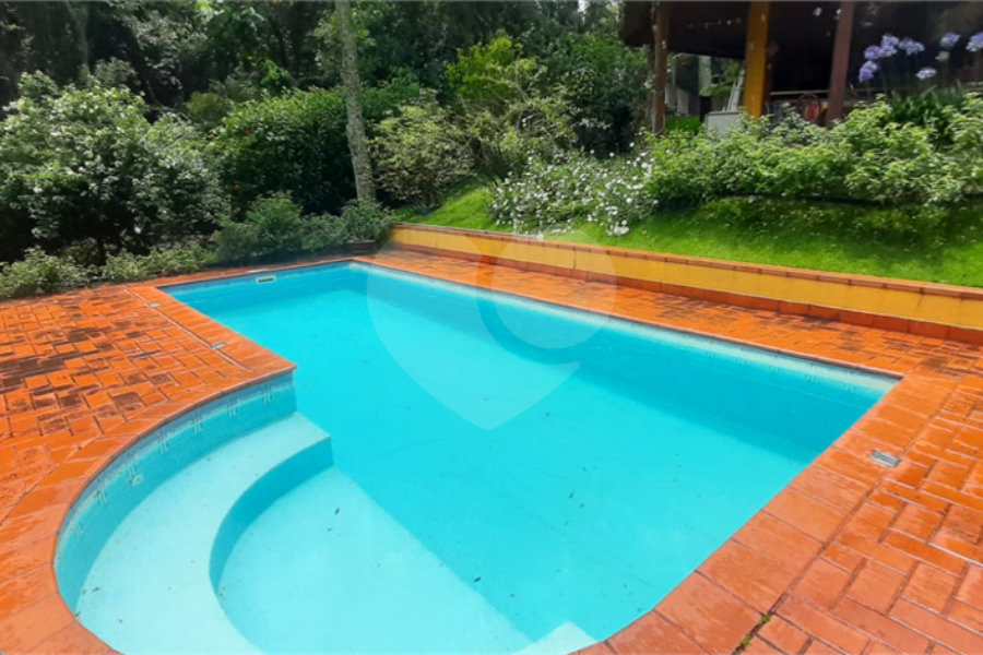 Casa à venda com 5 quartos, sendo 4 suítes, no condomínio Alpes da Cantareira, Mairiporã - SP