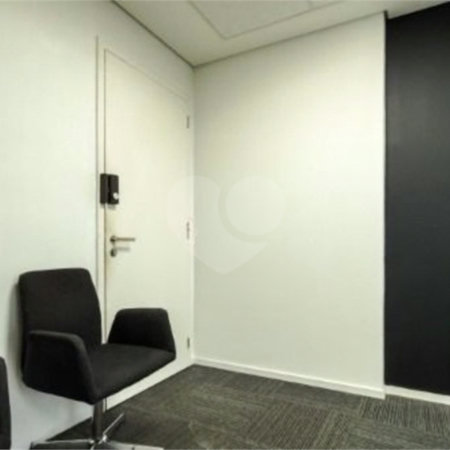 Sala comercial com 35m², 1 vaga, 1 banheiro, à venda na Barra Funda.