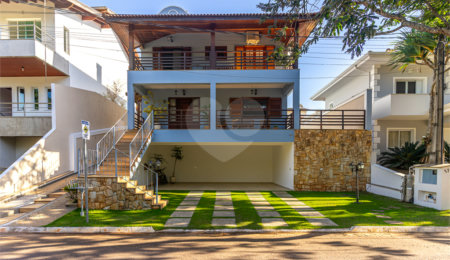 Sobrado à venda ou para alugar com 6 quartos, sendo 1 suíte,  em Condomínio Villaggio Capriccio, Louveira, SP