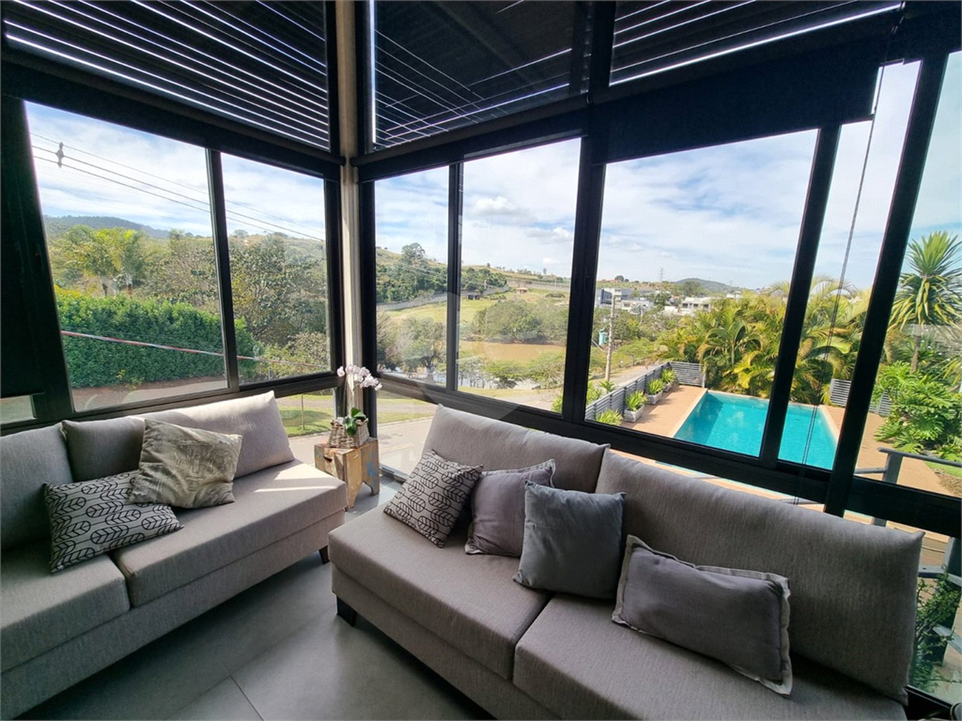 Casa à venda com 3 suítes no condomínio Campo de Toscana, Vinhedo - SP