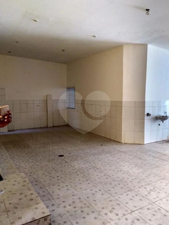 Imóvel Comercial para Venda ou Locação em ótima localização na Rua Palacete das Águias, 300.