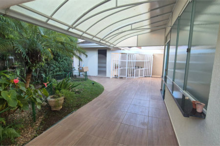 Casa para alugar com 3 quartos, sendo 1 suíte, no condomínio Recanto dos Paturis, Vinhedo - SP