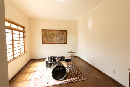 Casa à venda com 3 quartos, sendo 1 suíte, em Jardim São Luiz, Ribeirão Preto, SP
