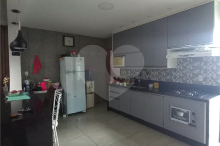 Sobrado à venda com 2 quartos, sendo 1 suíte, em Vila Vendramini, Itapetininga, SP