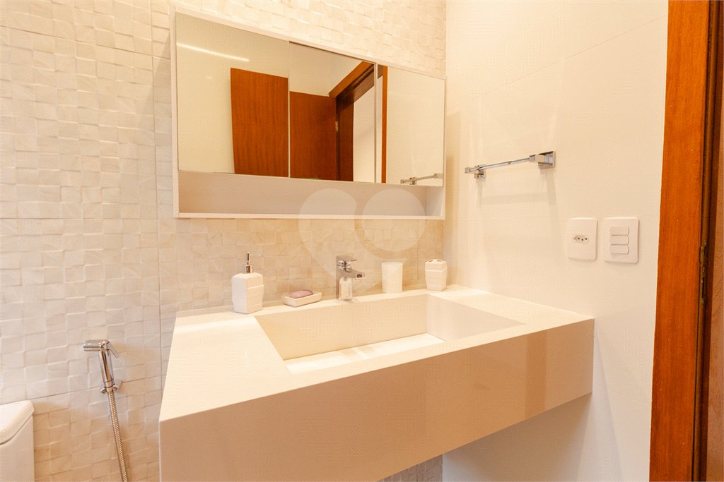 Casa à venda com 3 quartos, sendo 2 suítes, em Caravelas, Armação dos Búzios, RJ