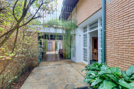 Casa Térrea à venda com 3 quartos, sendo 1 suíte, em Alto da Boa Vista, São Paulo, SP