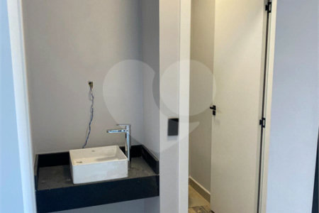 Casa à venda com 4 quartos, sendo 3 suítes, no condomínio Recanto dos Paturis, Vinhedo - SP