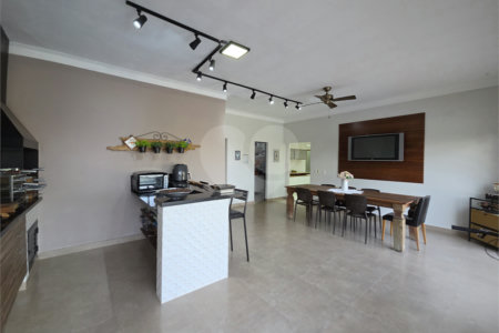 Casa à venda com 3 suítes no condomínio Village Ipanema I, Araçoiaba da Serra - SP