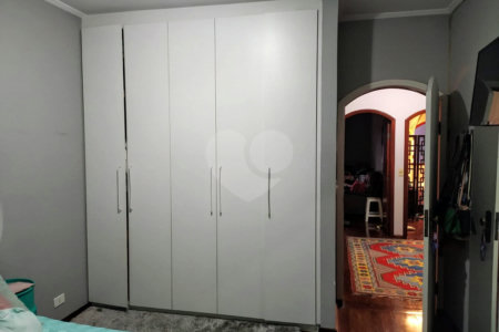 Sobrado à venda com 4 quartos, sendo 2 suítes, em Vila Paulicéia, São Paulo, SP