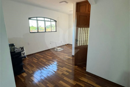 Sobrado à venda com 4 quartos, sendo 1 suíte,  em Jardim Santa Rosa, Araraquara, SP