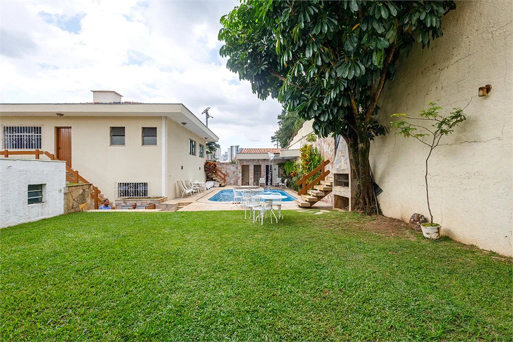 Casa à venda com 5 quartos, sendo 3 suítes, em Lapa, São Paulo, SP