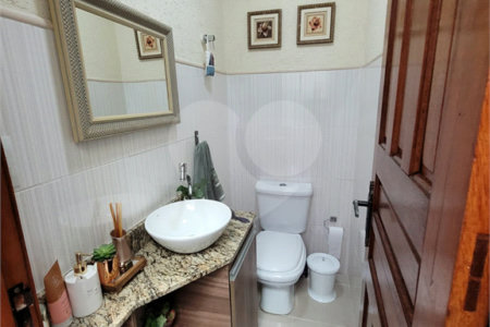 Sobrado à venda com 2 quartos em Vila Nivi, São Paulo, SP