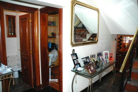 Sobrado à venda com 5 quartos, sendo 4 suítes, em Interlagos, São Paulo, SP