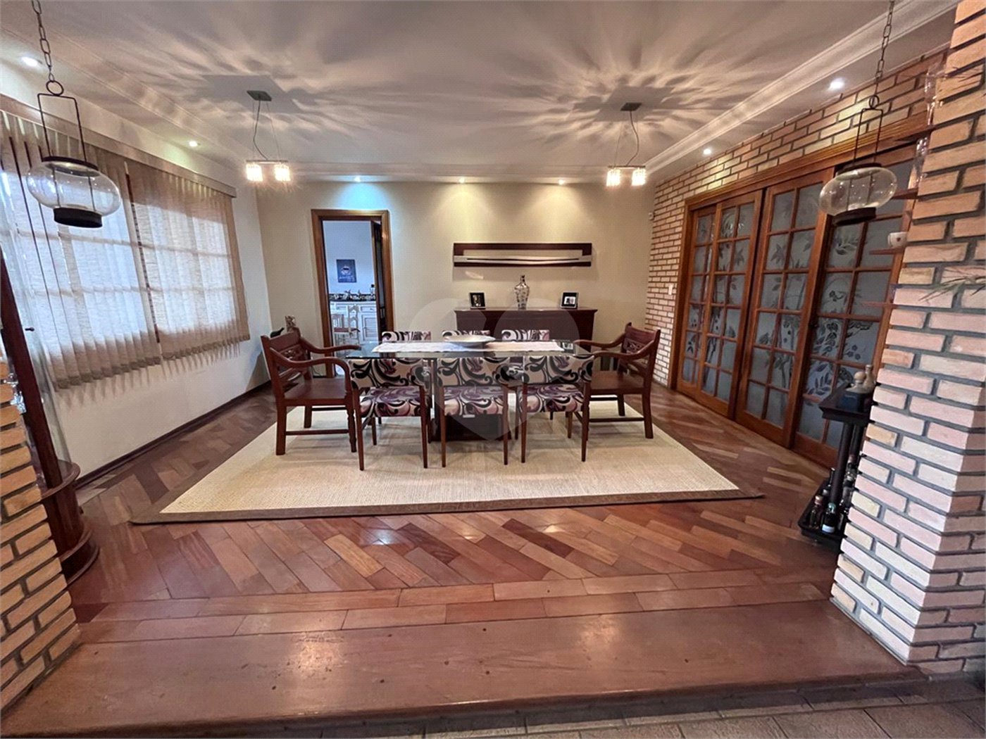 Casa à venda com 4 quartos, sendo 2 suítes, no condomínio Jornalista Américo Ariza, São Paulo - SP