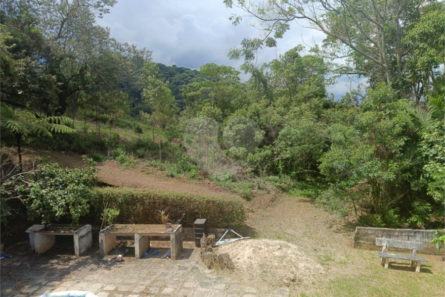 Casa à venda com 4 quartos, sendo 2 suítes, no condomínio Residencial Parque Cerros Verdes, Mairiporã - SP