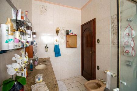Sobrado à venda com 5 quartos, sendo 1 suíte,  em Jardim Villaça, São Roque, SP