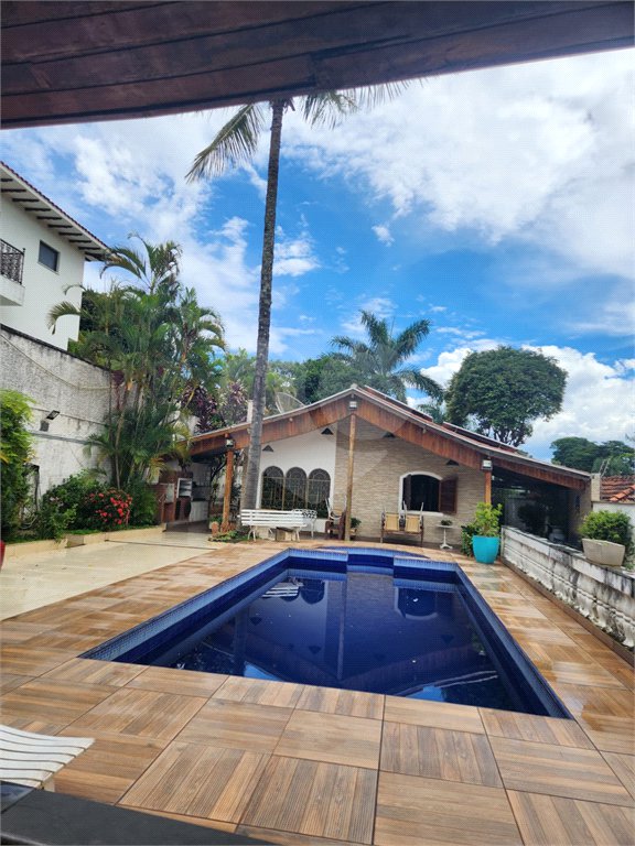 Sobrado à venda com 4 quartos, sendo 3 suítes, em Jardim Floresta, São Paulo, SP