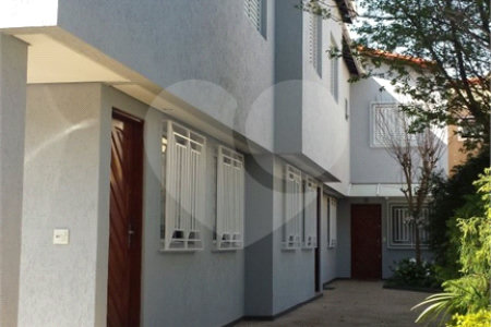 Casa à venda com 3 quartos, sendo 1 suíte, no condomínio Morada dos Pinheiros, São Paulo - SP